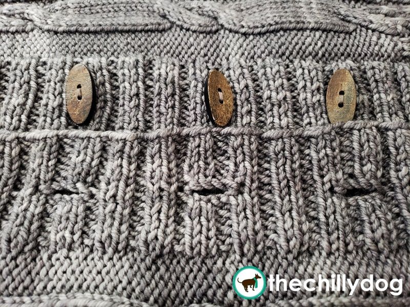 An easier, neater and sturdier way to knit a button hole.
