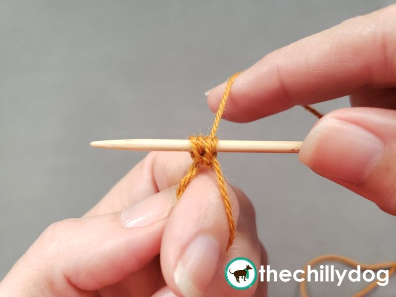 For casting on a small number of stitches that can be worked either in rows or in the round.